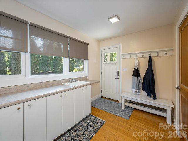 275 S Rugby Road, Hendersonville, NC 28791