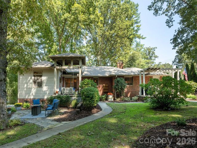 275 S Rugby Road, Hendersonville, NC 28791