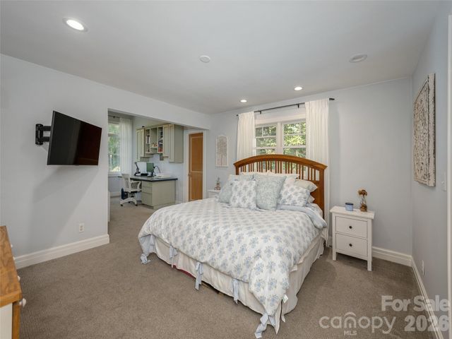 275 S Rugby Road, Hendersonville, NC 28791