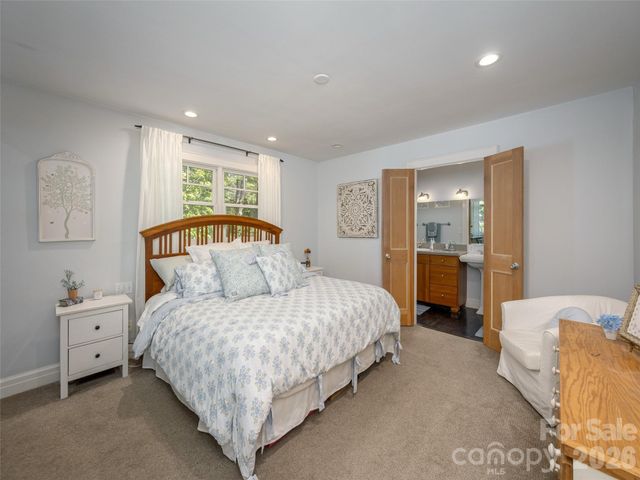 275 S Rugby Road, Hendersonville, NC 28791
