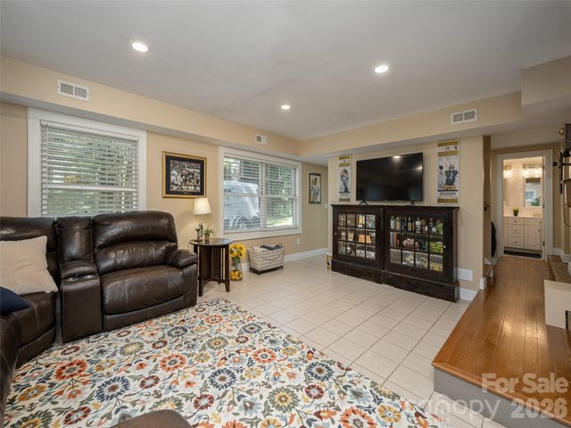 275 S Rugby Road, Hendersonville, NC 28791
