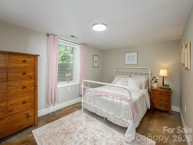 275 S Rugby Road, Hendersonville, NC 28791