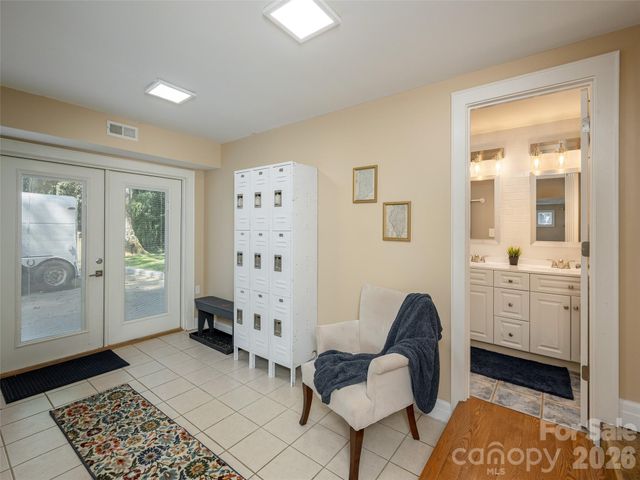 275 S Rugby Road, Hendersonville, NC 28791