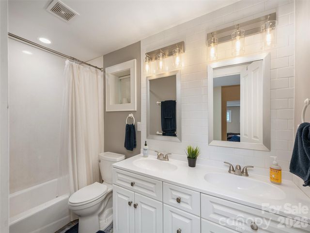 275 S Rugby Road, Hendersonville, NC 28791