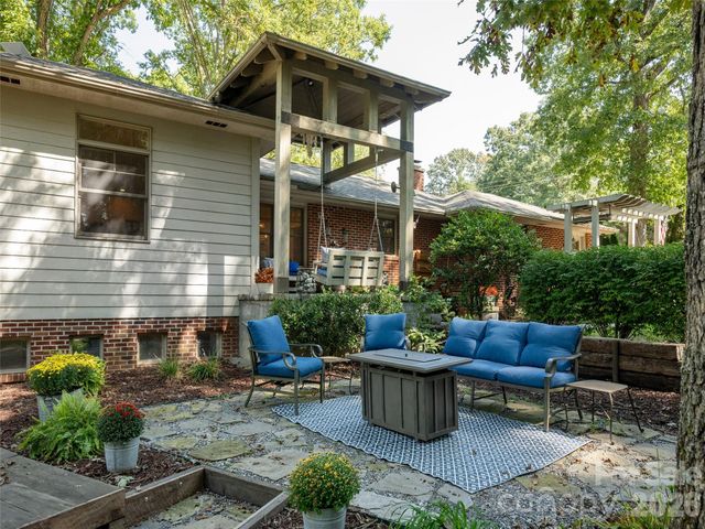 275 S Rugby Road, Hendersonville, NC 28791