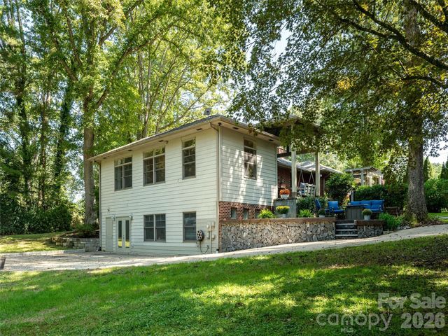275 S Rugby Road, Hendersonville, NC 28791