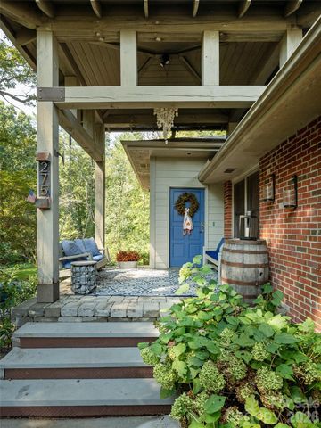 275 S Rugby Road, Hendersonville, NC 28791
