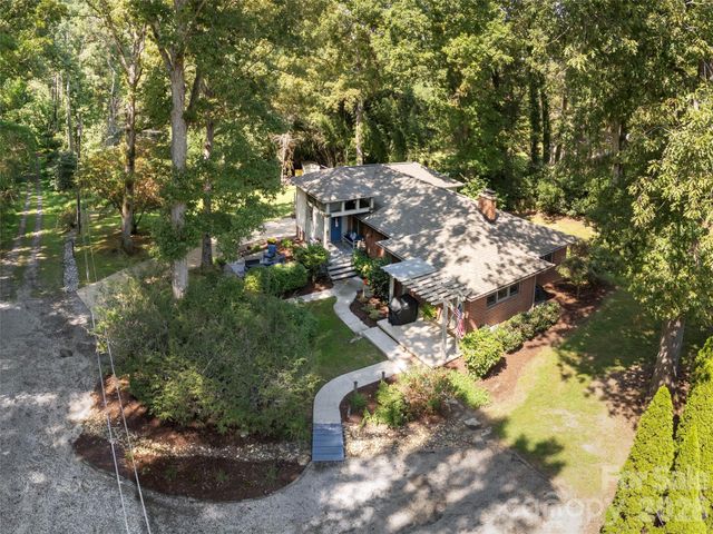 275 S Rugby Road, Hendersonville, NC 28791