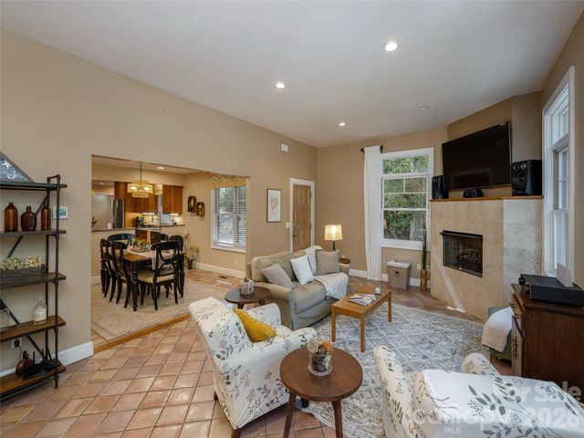 275 S Rugby Road, Hendersonville, NC 28791