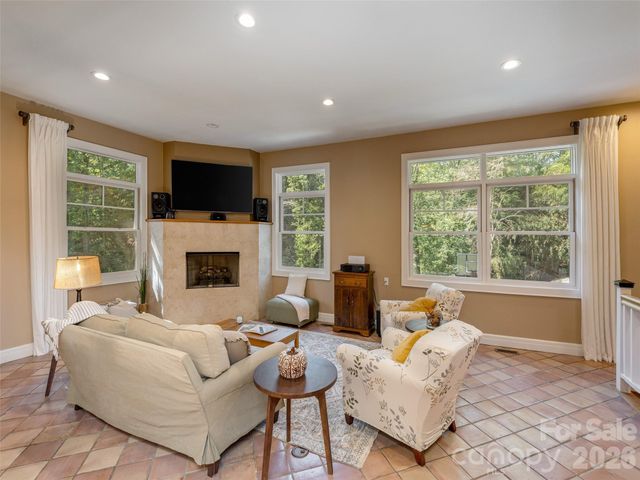 275 S Rugby Road, Hendersonville, NC 28791