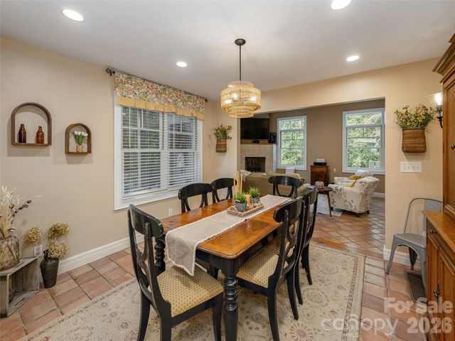 275 S Rugby Road, Hendersonville, NC 28791