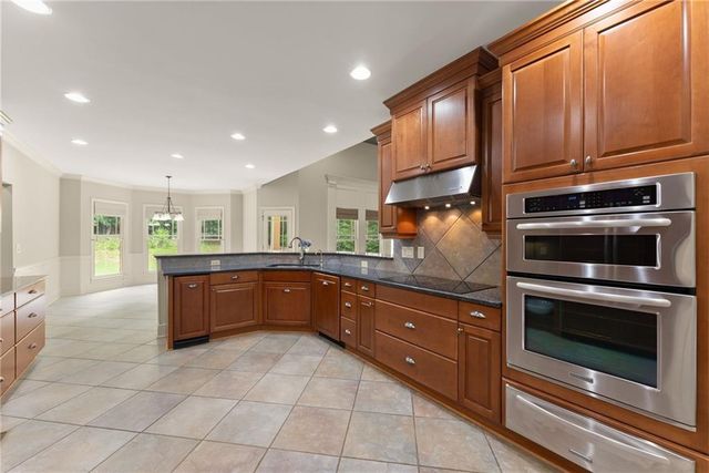 1178 Antrim Glen Drive, Hoschton, GA 30548