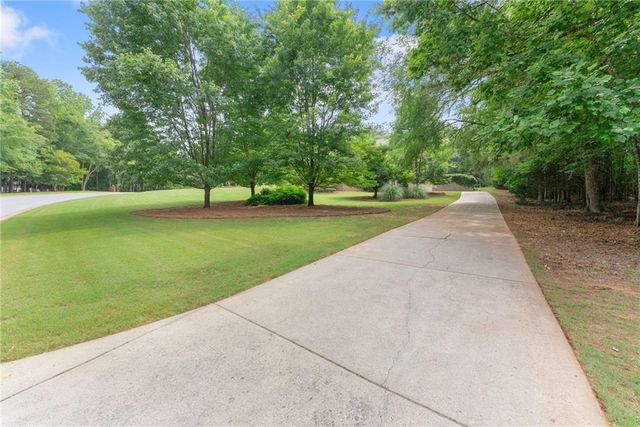 1178 Antrim Glen Drive, Hoschton, GA 30548