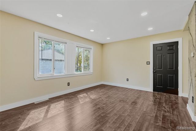 32565 Mason Street, Westland, MI 48186