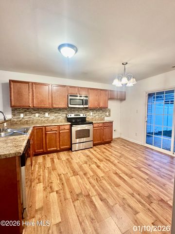 8007 Banister Loop, Jacksonville, NC 28546