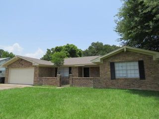 800 Cactus Street, Bridge City, TX 77611