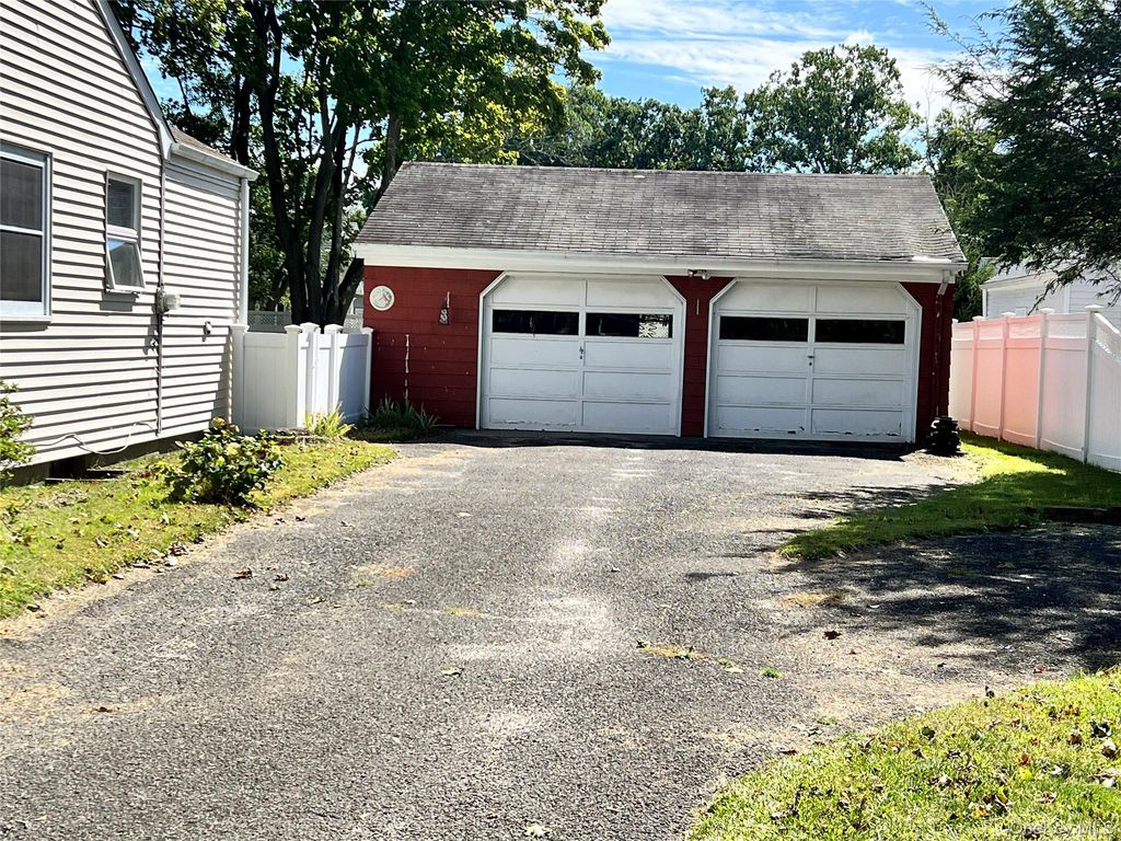 936 Union Street, Bohemia, NY 11716 — photo 2