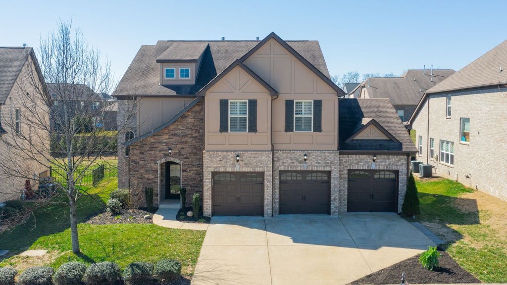 2203 Chaucer Park Ln, Thompsons Station, TN 37179