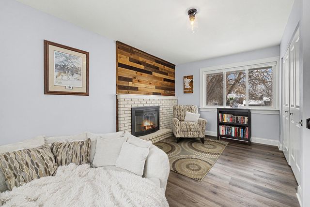 8046 Erie Spur, Chanhassen, MN 55317