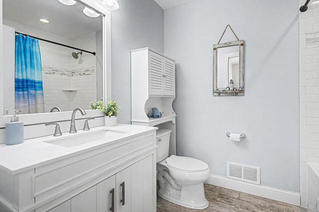 8046 Erie Spur, Chanhassen, MN 55317