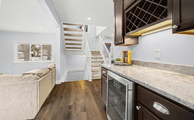 8046 Erie Spur, Chanhassen, MN 55317