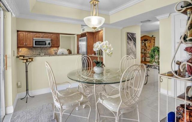 6431 Olde Moat Way, Davie, FL 33331