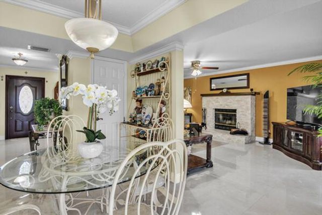 6431 Olde Moat Way, Davie, FL 33331