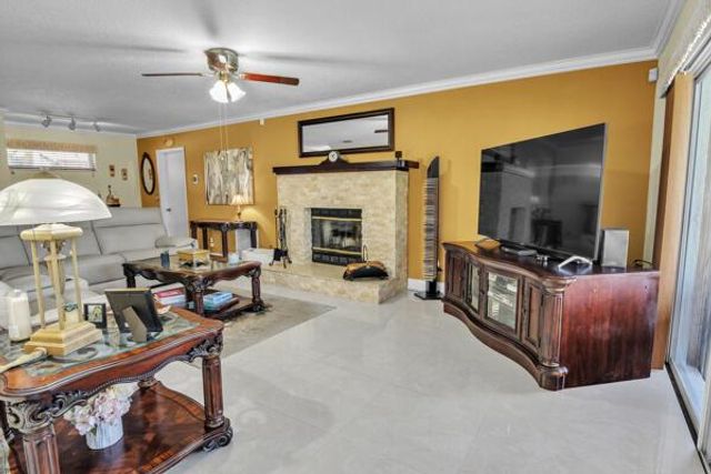 6431 Olde Moat Way, Davie, FL 33331