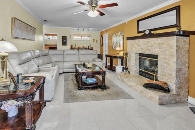 6431 Olde Moat Way, Davie, FL 33331