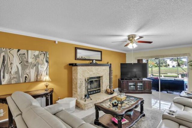 6431 Olde Moat Way, Davie, FL 33331
