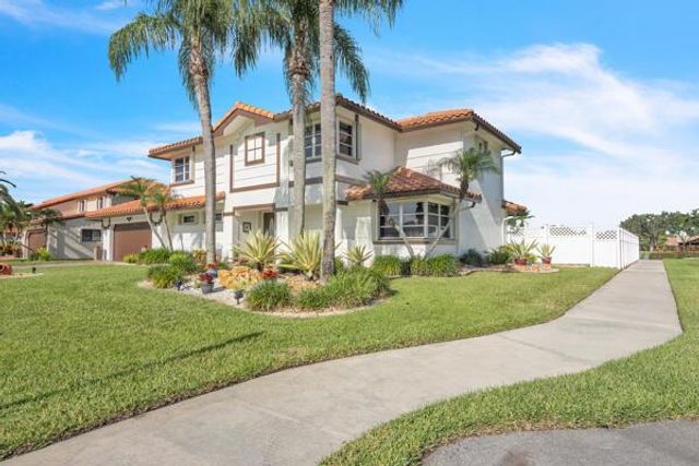 6431 Olde Moat Way, Davie, FL 33331