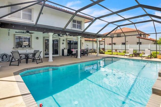 6431 Olde Moat Way, Davie, FL 33331