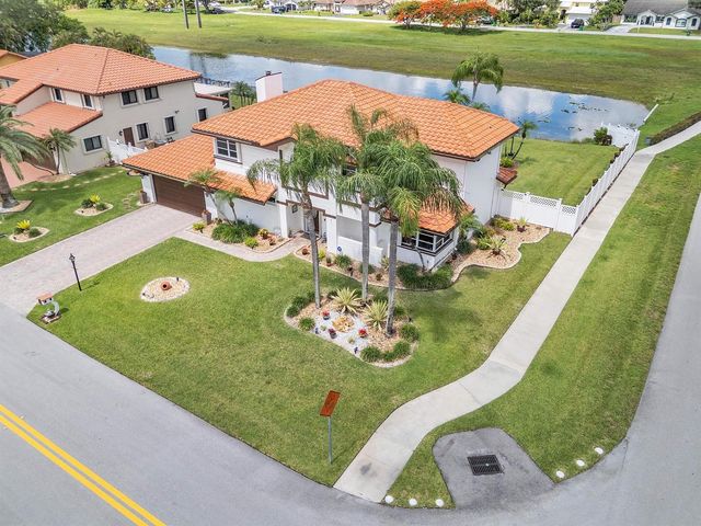 6431 Olde Moat Way, Davie, FL 33331