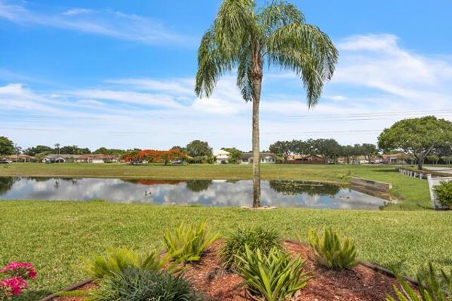 6431 Olde Moat Way, Davie, FL 33331