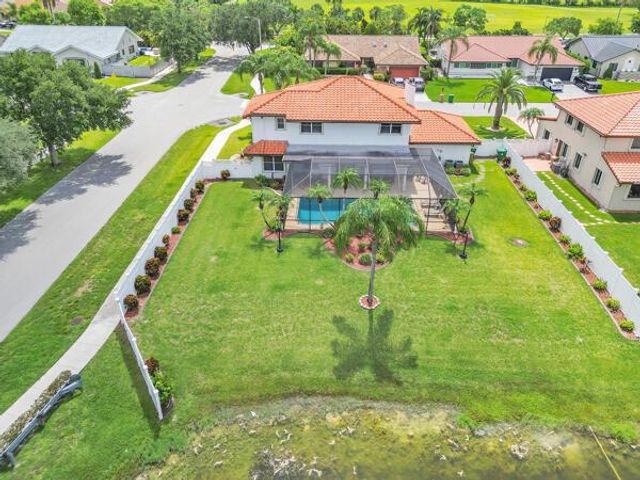 6431 Olde Moat Way, Davie, FL 33331