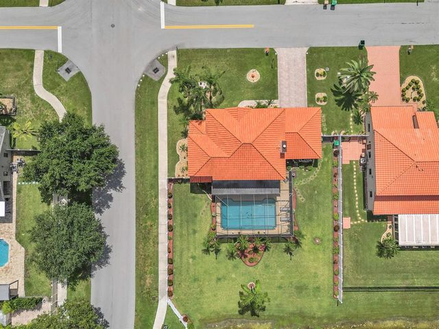 6431 Olde Moat Way, Davie, FL 33331