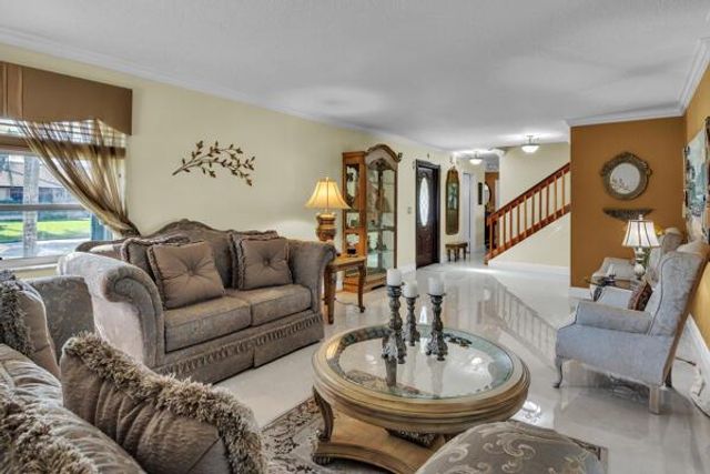 6431 Olde Moat Way, Davie, FL 33331