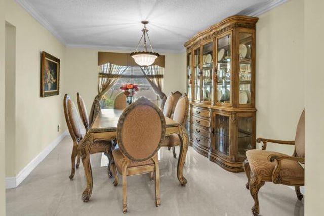 6431 Olde Moat Way, Davie, FL 33331