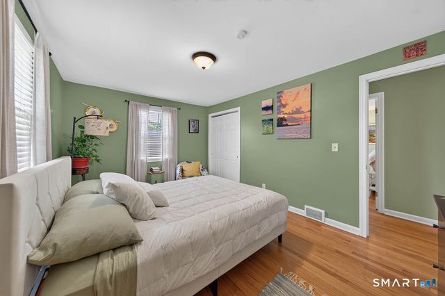 20 West End Avenue, Branford, CT 06405