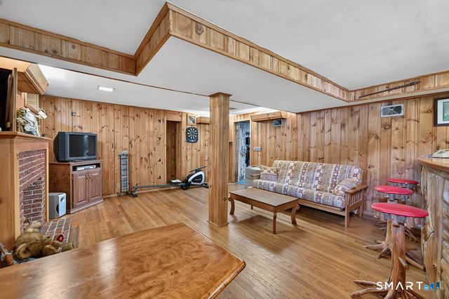 20 West End Avenue, Branford, CT 06405