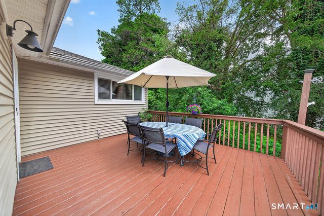 20 West End Avenue, Branford, CT 06405