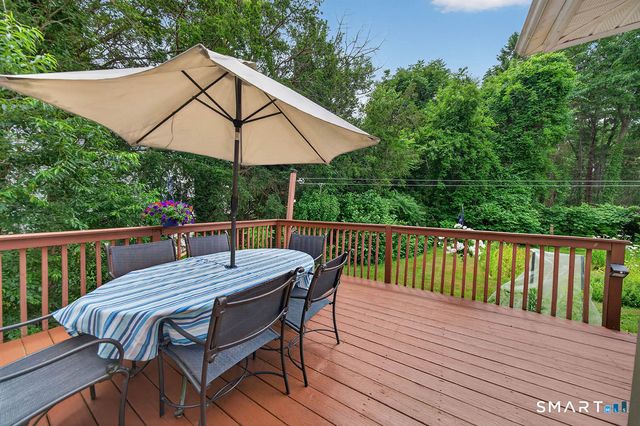 20 West End Avenue, Branford, CT 06405