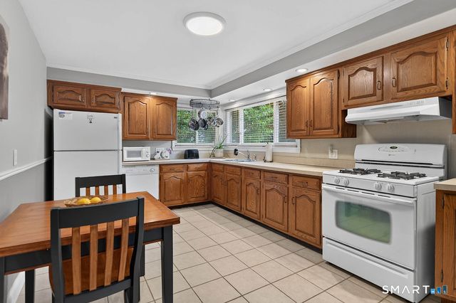 20 West End Avenue, Branford, CT 06405