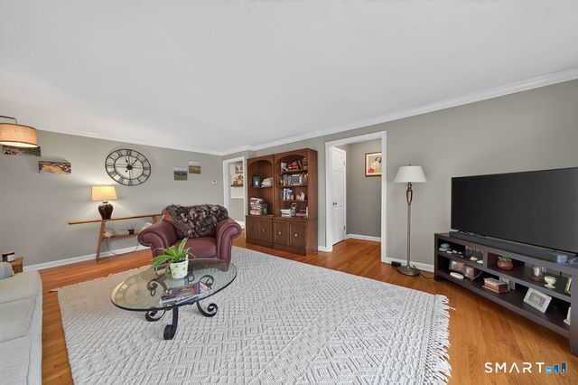 20 West End Avenue, Branford, CT 06405