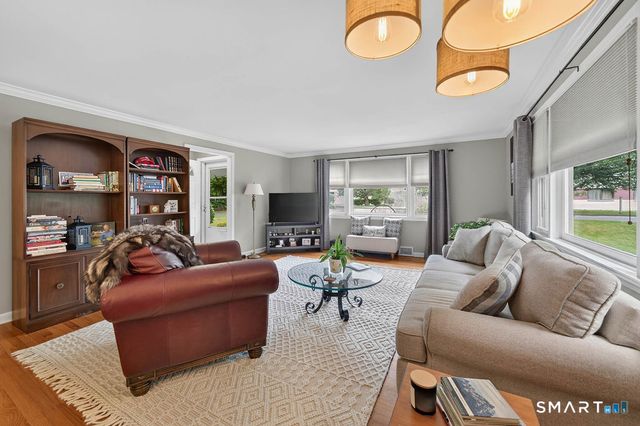 20 West End Avenue, Branford, CT 06405