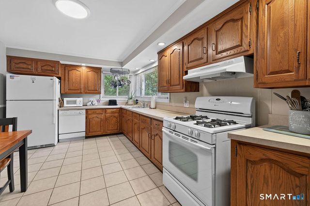 20 West End Avenue, Branford, CT 06405