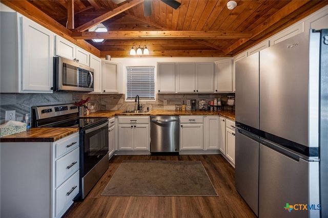 21 Mollnar Drive, Palacios, TX 77465