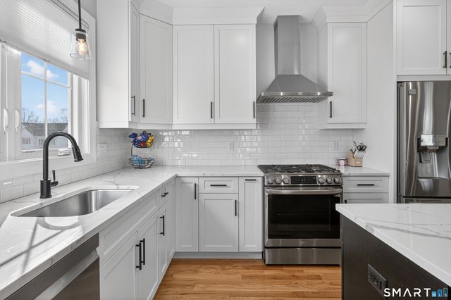 4 Arbor Crossing, East Lyme, CT 06333