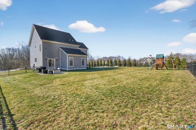 4 Arbor Crossing, East Lyme, CT 06333