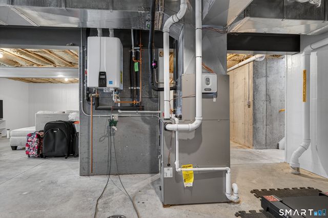 4 Arbor Crossing, East Lyme, CT 06333